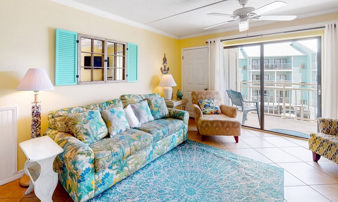 Orange Beach Condo | Bright & fun condo with pool, beach access, private balcony & central AC