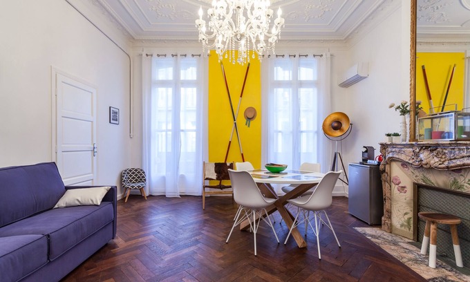 Sete Apartment | Bright Haussman apartment in the heart of the city - pedestrian street