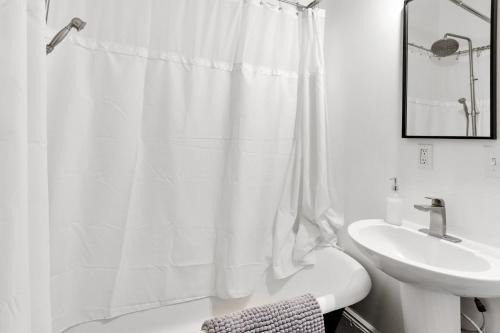 Metropolitan Apartment | Bright Historic Home, Recently Renovated, Near Downtown, SCAD, & Starland Yard