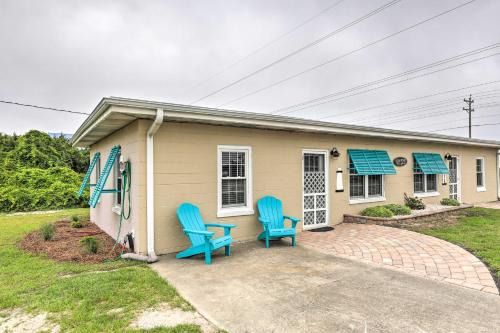 Emerald Isle House | Bright Home 1 Min Walk to Public Beach Access