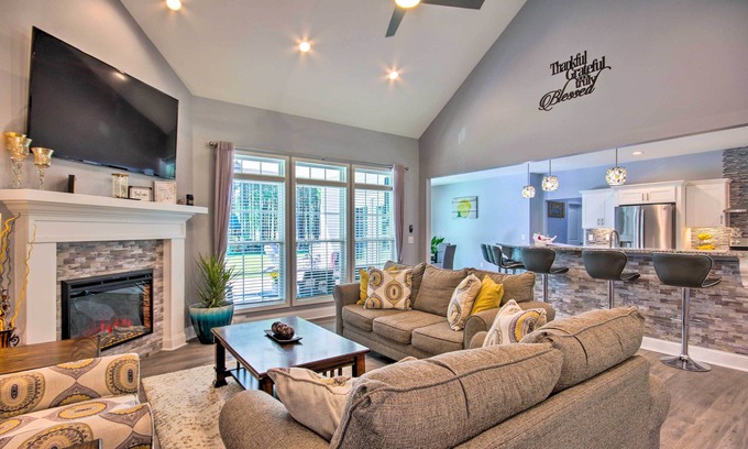 Hopkins House | Bright Hopkins Home w/Game Room & Fire Pit!