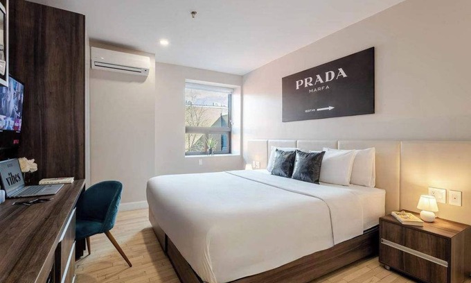 Gay Village House | Bright King – Berri-UQAM Vibe