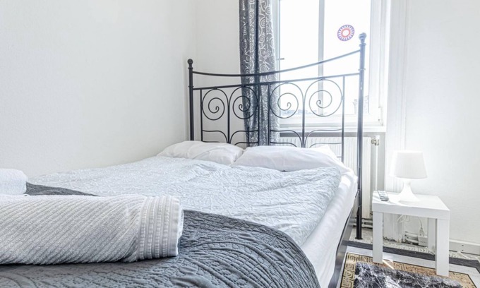Brigittenau Apartment | Bright & Lovely Room by U6 Metro and the Danube