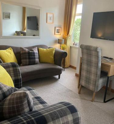 Central Aberdeen Apartment | Bright modern 2 bedroom apartment Free parking and WI-FI