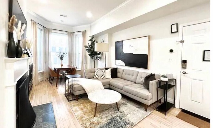 H Street Corridor House | Bright & Modern 3BD/3BA Rowhouse in Capitol Hill - Free Parking for 2 Vehicles