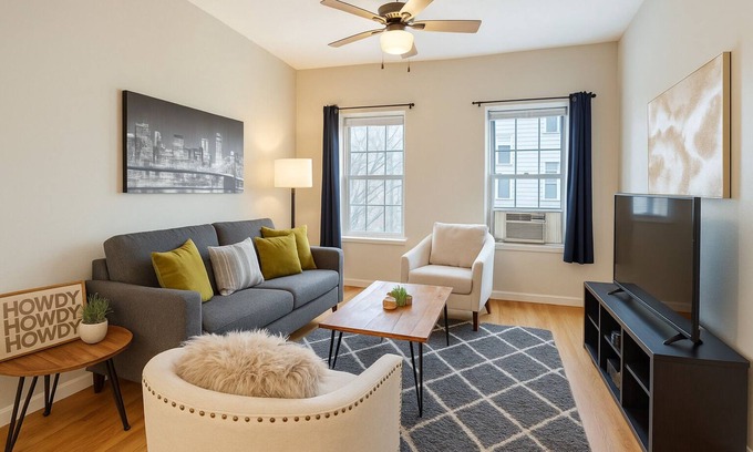 Logan Square Apartment | Bright & Modern 3BR/1BA in Logan Square