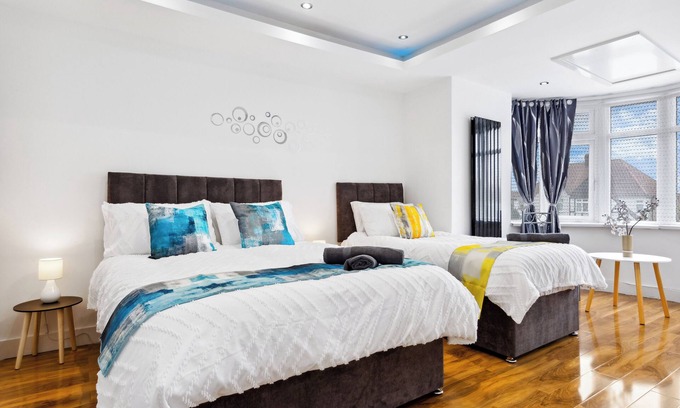 Kenton East Apartment | Bright Modern 4BR|2BA Gem in Wembley/Harrow - Perfect for Families - Sleeps 8
