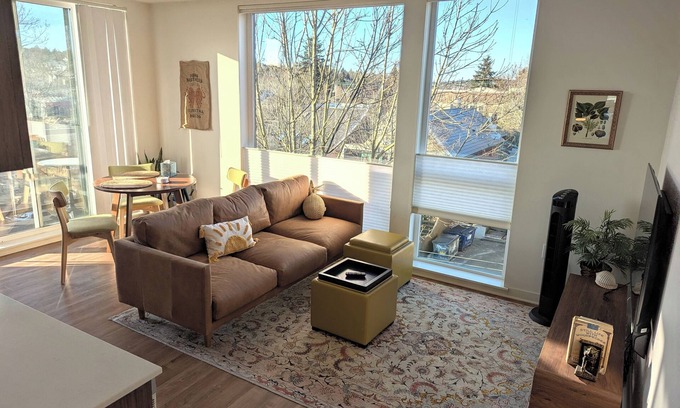 Wallingford Condo | Bright & Modern Condo in Seattle's Wallingford District