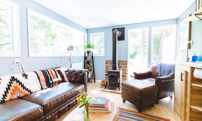 West Hills House | Bright, Modern Guest House @ Ferngully