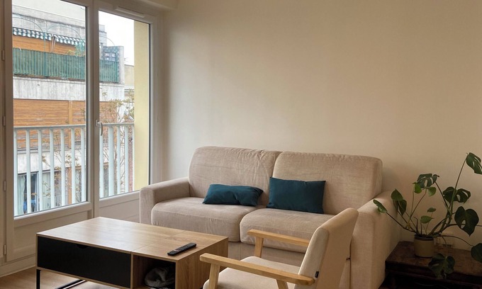 Quartier de Becon Apartment | Bright & Modern Studio with Large Terrace Near La Défense & St Lazare