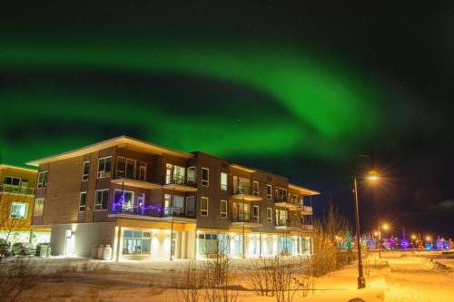 Whitehorse Apartment | Bright Modern Stylish Condo in heart of Downtown (Center)