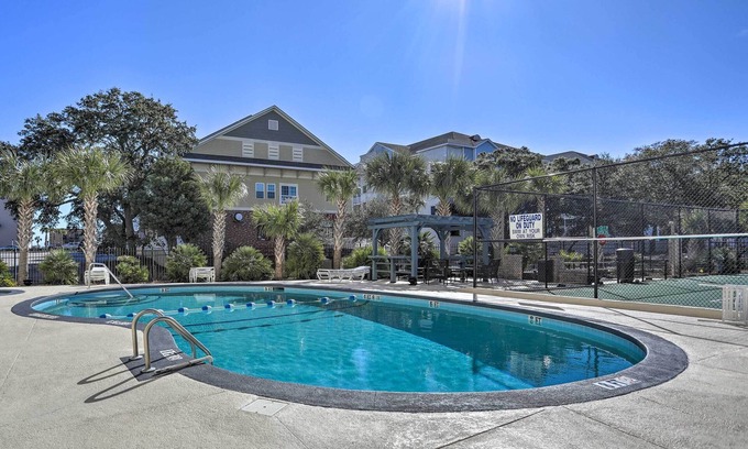 Myrtle Beach Condo | Bright Myrtle Beach Condo w/Private Balcony!