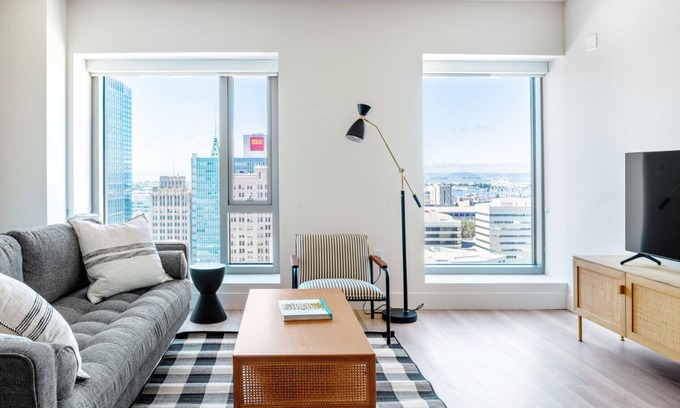 Downtown Oakland Apartment | Bright Oakland 2BR w/AC, W/D, Sky Deck, next to BART, by Blueground