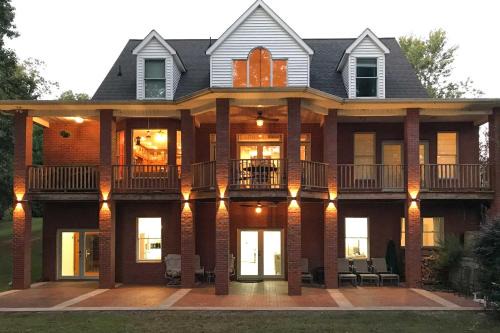 Anderson House | Bright Oasis on Lake Hartwell with Boat Dock!