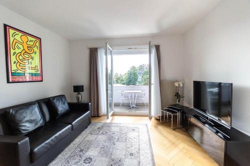 Hottingen Apartment | Bright one bedroom flat - Parkview 1