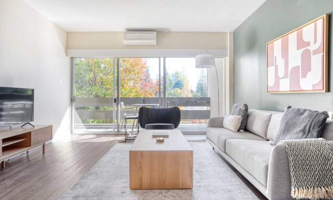 Palo Alto Apartment | Bright Palo Alto 1BR w/Gym, Pool & BBQ, nr tech HQs, by Blueground