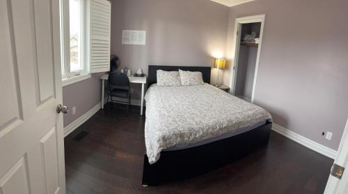 Mississauga House | Bright Private Single Bedroom Q33