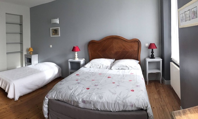 Hotel de Ville Apartment | Bright, quiet gîte, 7-minute walk from RER A station, close to Paris 2, 4 or 5-person family.