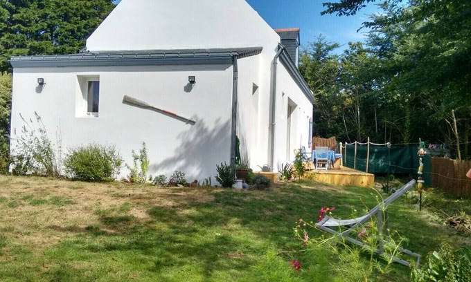 Groix House | Bright, quiet house