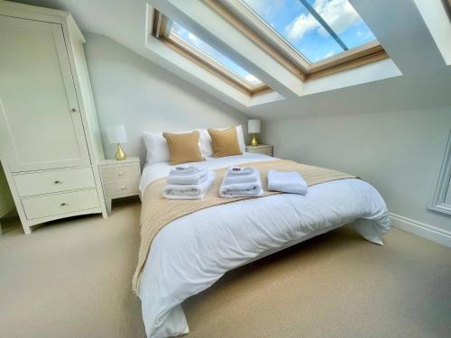 Larkhall House | Bright Quiet Loft Room Ensuite Serene Clapham Area