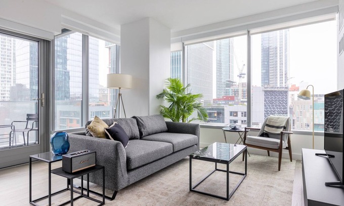 South Beach Apartment | Bright Rincon Hill 2BR w/Rooftop, Hot Tub, nr. SV, by Blueground