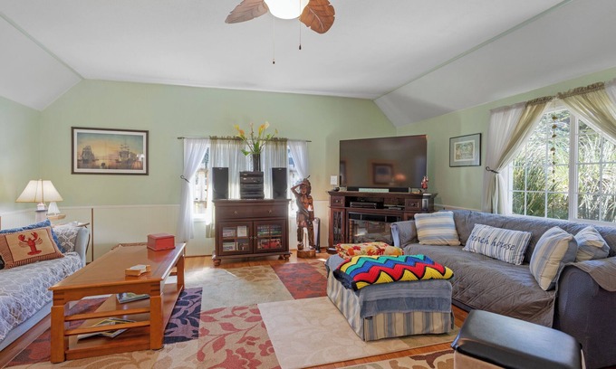 Bandon House | Bright & roomy beach home w/a furnished deck & ocean access