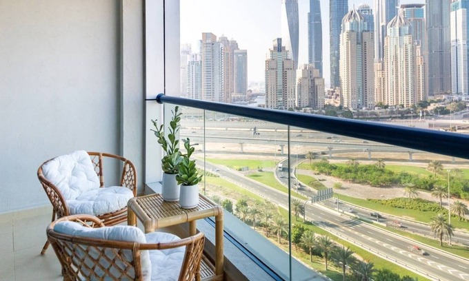 Jumeirah Lake Towers Apartment | Bright & Spacious 1BR in JLT - Near the Metro!