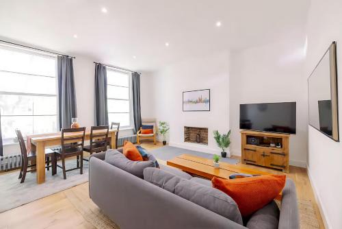 Mildmay Apartment | Bright, Spacious 2-bed, 5 mins from Tube, Sleeps 4 Pass the Keys