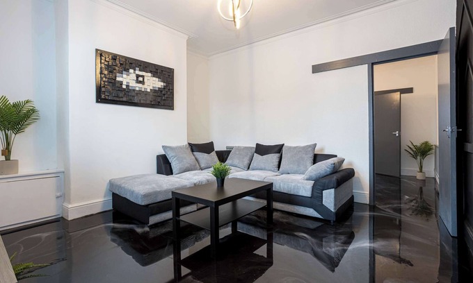 St Helens House | Bright & Spacious 2 Bedroom Home in St Helens