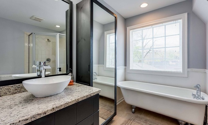 Pittsburgh House | Bright & Spacious 4BR, 2.5bth - 5 mins to downtown