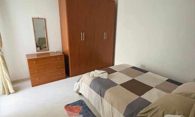 Pembroke Apartment | Bright, Spacious, and Modern Maisonette in Pembroke