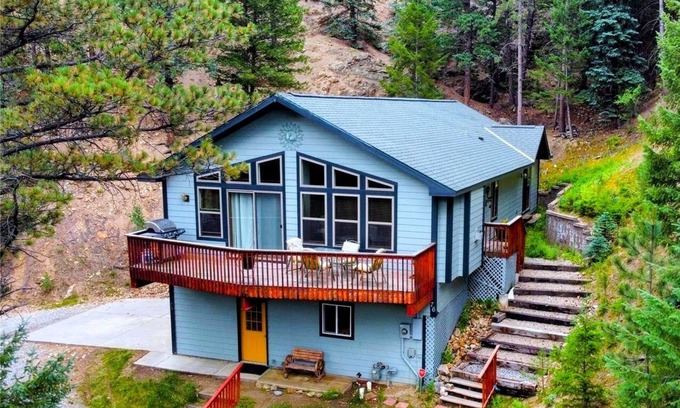 Idaho Springs Cabin | Bright & Spacious Cabin 1-mi from Idaho Springs, on 5 acres + Mountain Views!n