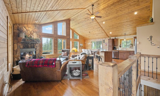 Valley of the Sun Cabin | Bright & Spacious Private Cabin with Stunning View