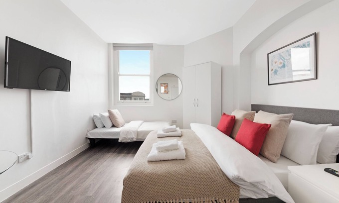 Archway Apartment | Bright Studio Close to Archway Tube