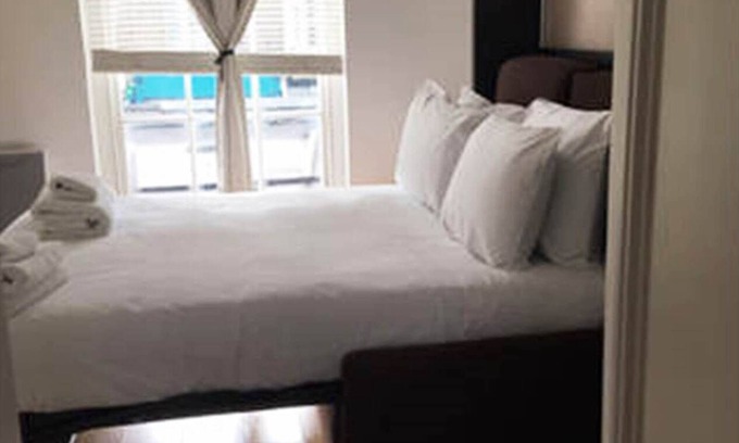 Camden Town Apartment | Bright Studio in Camden next to Mornington Crescent Underground Sation