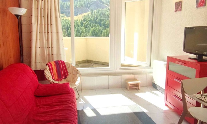 Isola Apartment | Bright Studio Near Gondola, South-Facing Balcony, 4 Guests, Mountain and Ski Views