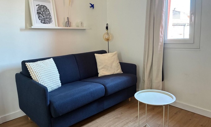 Carmes Apartment | Bright studio with rooftop view of Toulouse
