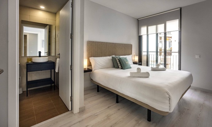Collblanc y La Torrassa Apartment | Bright & stylish apartment in Hospitalet