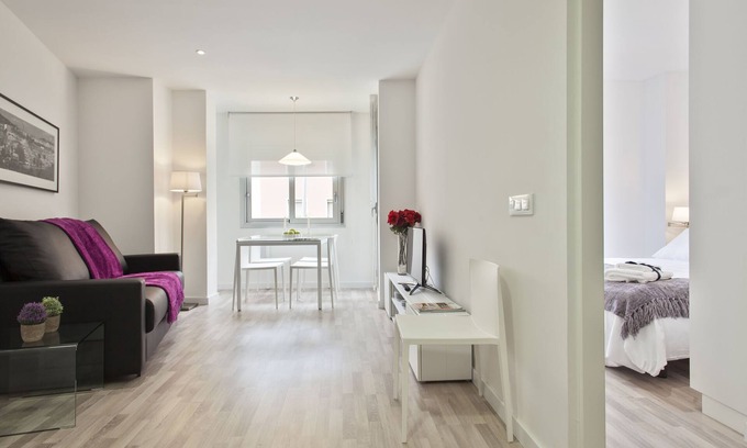 Sants-Montjuic Apartment | Bright & Stylish Apartment Next to Camp Nou
