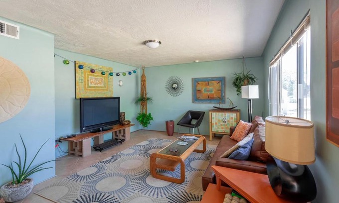 Hurricane House | Bright & Sunny Home Near Zion