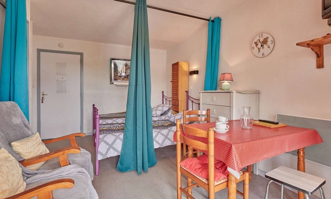 Barbotan-les-Thermes Apartment | Bright T1 for 2 with balcony, Wifi, pets allowed