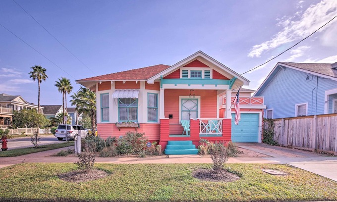 Galveston House | Bright Texas Retreat Near Pleasure Pier & Beach!