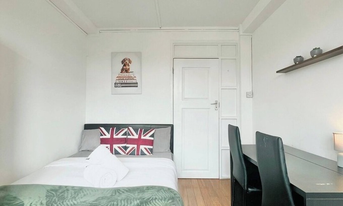 Kings Cross St. Pancras Apartment | Bright Top floor apartment