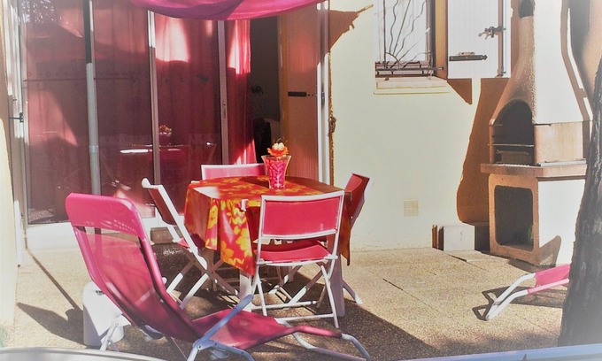 Cap d'Agde Villa | Bright villa amidst pine trees, quiet and relaxing