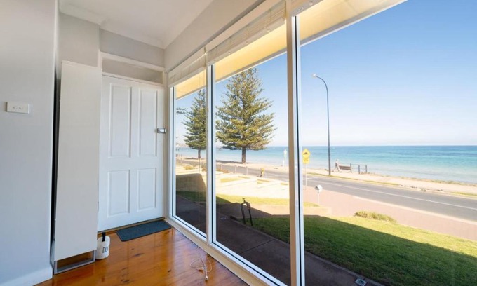 Brighton Apartment | Brighton Beachfront Sanctuary