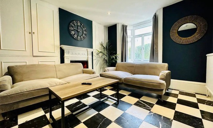 Montpelier Apartment | Brighton City Centre Seafront 5 Bedroom Flat BN1115Upp