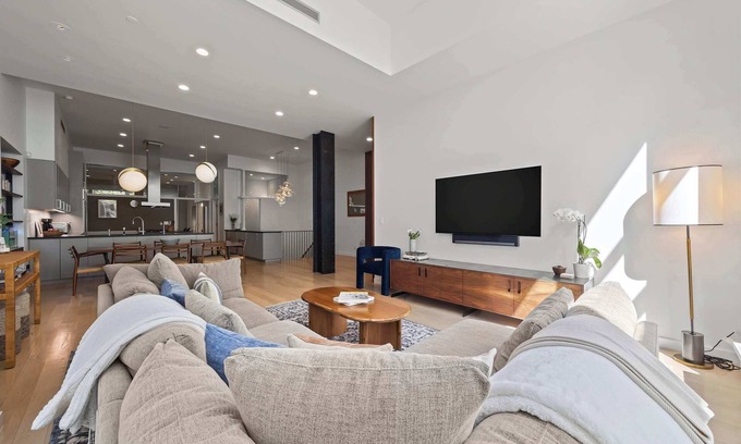 Tribeca Condo | Brightstone by Rove Travel | 4BR Modern Loft