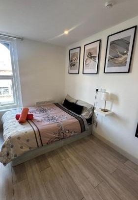 Bensham Manor Apartment | Brigstock 6