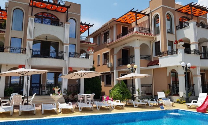 Chernomorets Apartment | Brilliant Aparthotel