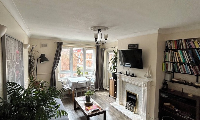 The Westside Apartment | Brindley Place Entire Flat Excellent Location 7 Guests 3 Rooms 4 Beds 1bathroom